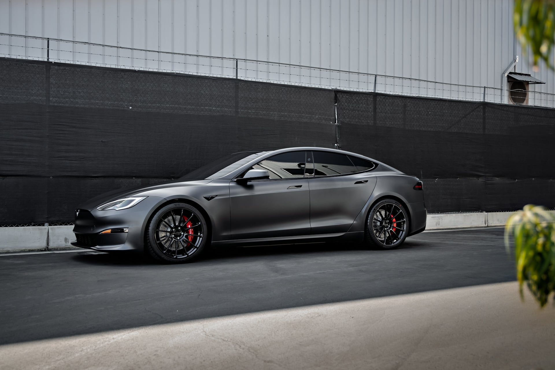 Stealth PPF Tesla Model S Plaid – UP-03 Forged Wheels in Gloss Black