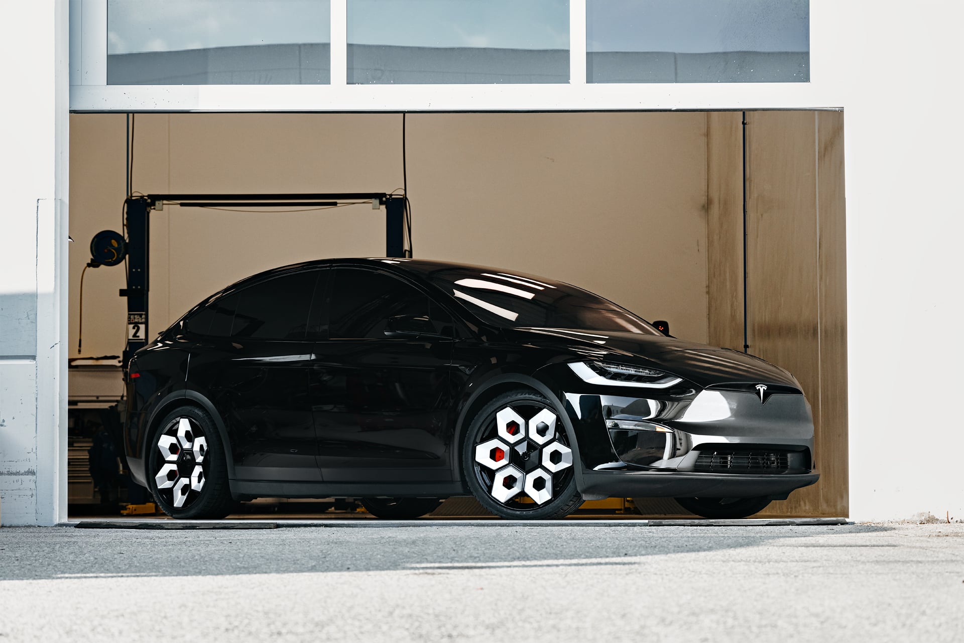 Black Tesla Model X on CYBRHEX Wheels in Gloss Black and Machined